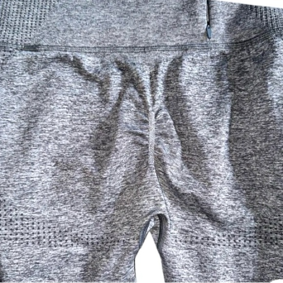 Gymshark Space Dye Gray Seamless Cropped Leggings w/ Zipped Pocket, Size M - Picture 2 of 4